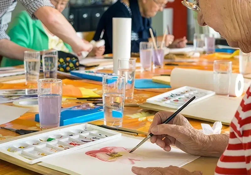 Préserver son autonomie en résidence senior : stimuler son intellect grâce aux activités culturelles